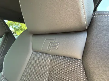 AUDI Q4 40 e-tron S line LED Navi HuD Kamera