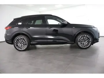 AUDI Q5 2.0 TDI quattro S-line S-tronic Navi LED AHK