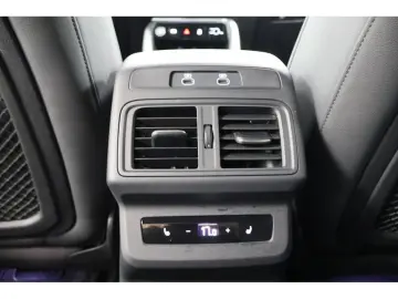 AUDI Q5 2.0 TDI quattro S-line S-tronic Navi LED AHK