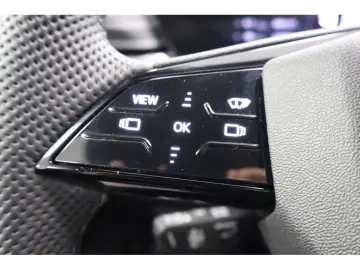 AUDI Q5 2.0 TDI quattro S-line S-tronic Navi LED AHK