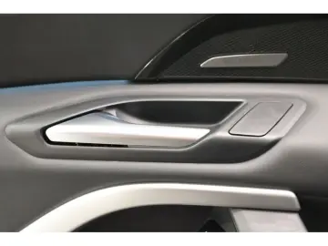 AUDI Q5 2.0 TDI quattro S-line S-tronic Navi LED AHK