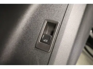 AUDI Q5 2.0 TDI quattro S-line S-tronic Navi LED AHK
