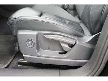 AUDI Q5 2.0 TDI quattro S-line S-tronic Navi LED AHK