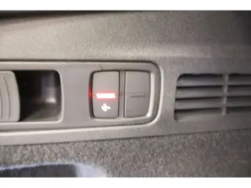 AUDI Q5 2.0 TDI quattro S-line S-tronic Navi LED AHK