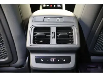 AUDI Q5 2.0 TDI quattro S line S tronic LED AHK B&O
