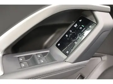 AUDI Q5 2.0 TDI quattro S line S tronic LED AHK B&O