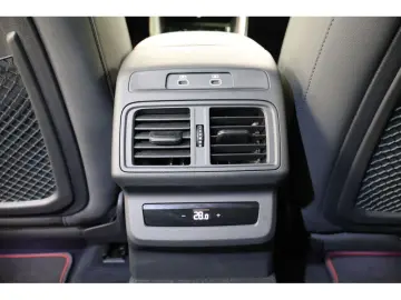 AUDI Q5 2.0 TDI quattro S-line S tronic Navi LED AHK