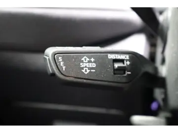AUDI Q5 2.0 TDI quattro S-line S tronic Navi LED AHK
