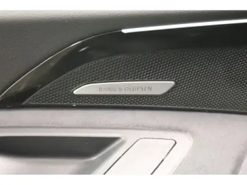 AUDI Q5 2.0 TDI quattro S-line S tronic Navi LED AHK