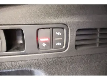 AUDI Q5 2.0 TDI quattro S-line S tronic Navi LED AHK