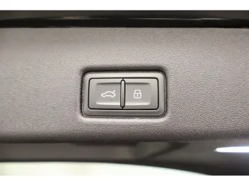 AUDI Q5 2.0 TDI quattro S-line S tronic Navi LED AHK