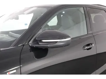AUDI Q5 2.0 TDI quattro S-line S tronic Navi LED AHK