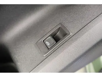 AUDI Q5 2.0 TDI quattro S-line S-tronic Navi LED AHK