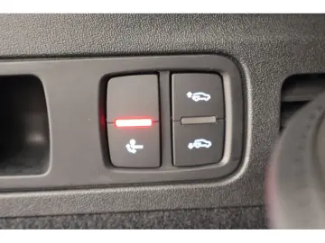 AUDI Q5 2.0 TDI quattro S-line S-tronic Navi LED AHK