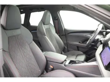 AUDI Q5 2.0 TDI quattro S-line S-tronic Navi LED AHK