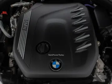 BMW 530d xD M Sport Panorama Kamera HUD HiFi Komfort