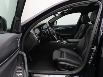 BMW 530d xD M Sport Panorama Kamera HUD HiFi Komfort