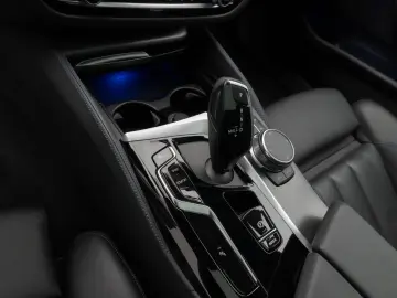 BMW 530d xD M Sport Panorama Kamera HUD HiFi Komfort