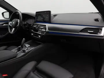 BMW 530d xD M Sport Panorama Kamera HUD HiFi Komfort