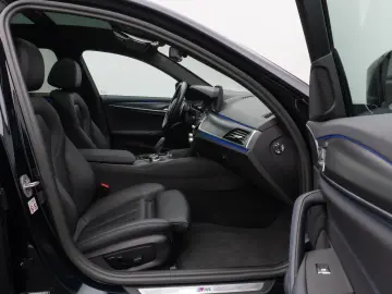 BMW 530d xD M Sport Panorama Kamera HUD HiFi Komfort