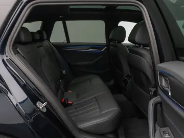 BMW 530d xD M Sport Panorama Kamera HUD HiFi Komfort