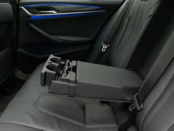 BMW 530d xD M Sport Panorama Kamera HUD HiFi Komfort