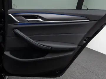 BMW 530d xD M Sport Panorama Kamera HUD HiFi Komfort