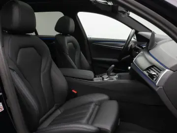 BMW 530d xD M Sport Panorama Kamera HUD HiFi Komfort