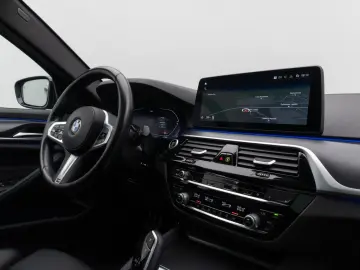 BMW 530d xD M Sport Panorama Kamera HUD HiFi Komfort