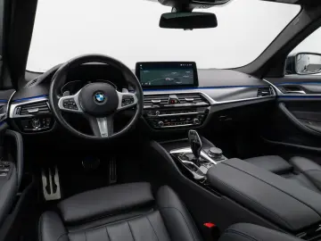 BMW 530d xD M Sport Panorama Kamera HUD HiFi Komfort
