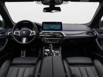 BMW 530d xD M Sport Panorama Kamera HUD HiFi Komfort