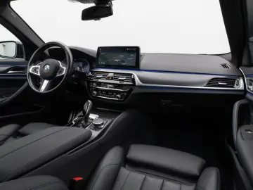 BMW 530d xD M Sport Panorama Kamera HUD HiFi Komfort