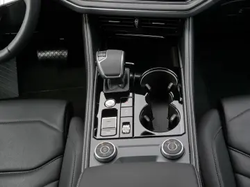 VW Touareg 3.0 TDI Leder LED Luftfederung AHK ACC