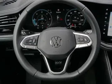 VW Touareg 3.0 TDI Leder LED Luftfederung AHK ACC