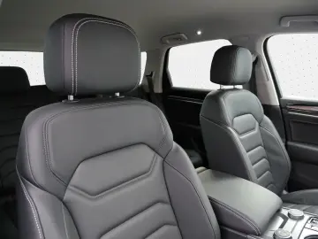 VW Touareg 3.0 TDI Leder LED Luftfederung AHK ACC