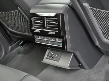 VW Touareg 3.0 TDI Leder LED Luftfederung AHK ACC