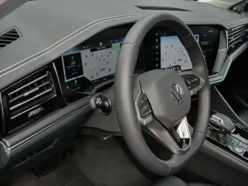 VW Touareg 3.0 TDI Leder LED Luftfederung AHK ACC