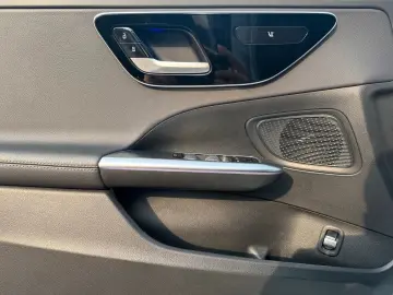 MERCEDES-BENZ C 300 d T AMG NIGHT AHK DISTRONIC PANO…