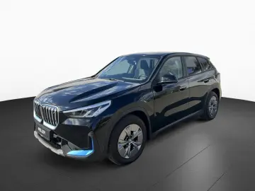 BMW iX1 xDrive30 LivePlus SpoSi SHZ RFK AdapMFwk LED