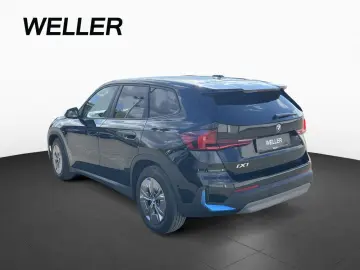 BMW iX1 xDrive30 LivePlus SpoSi SHZ RFK AdapMFwk LED