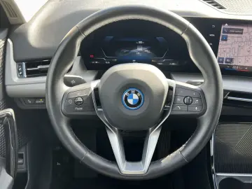 BMW iX1 xDrive30 LivePlus SpoSi SHZ RFK AdapMFwk LED