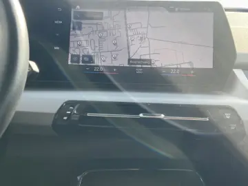 BMW iX1 xDrive30 LivePlus SpoSi SHZ RFK AdapMFwk LED