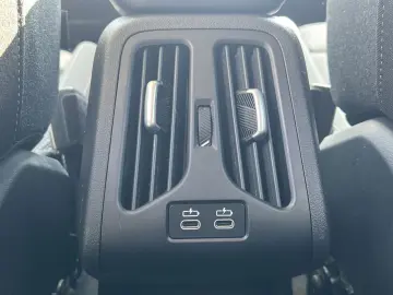 BMW iX1 xDrive30 LivePlus SpoSi SHZ RFK AdapMFwk LED