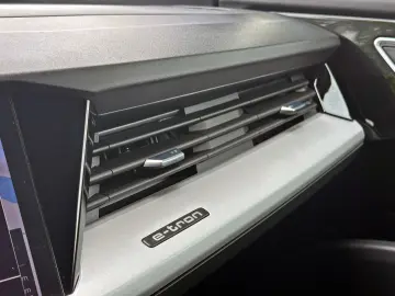 AUDI Q4 e-tron 40 NAVI  KAMERA PARKASSIST PRIVACY ACC