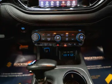 DODGE Durango 3.6 V6 GT 4x4 SRT-Style Night Modell 22
