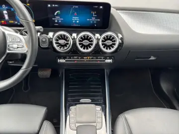 MERCEDES-BENZ EQA 250 PROGRESSIVE LED AMBI TEMP PANO KAM AHK