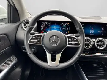 MERCEDES-BENZ EQA 250 PROGRESSIVE LED AMBI TEMP PANO KAM AHK