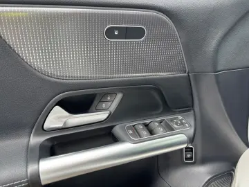 MERCEDES-BENZ EQA 250 PROGRESSIVE LED AMBI TEMP PANO KAM AHK