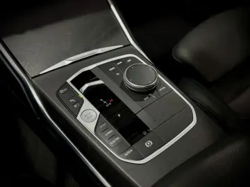 BMW 330e Touring M-SPORTPAKET PANORAMA LASER HARMAN