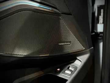 BMW 330e Touring M-SPORTPAKET PANORAMA LASER HARMAN
